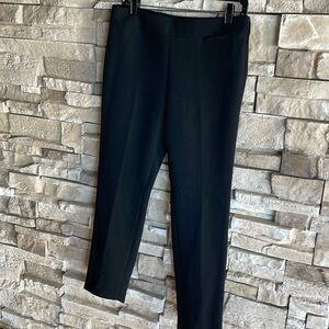 Tory Burch size 6 straight leg wool/poly trouser. Great staple! Side zip.